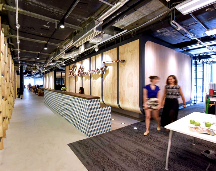 李奧貝納香港公司背景墻設(shè)計(jì)