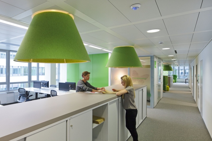 葛蘭素史克現(xiàn)代時尚辦公室設(shè)計