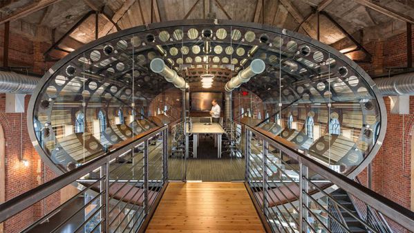 科幻機(jī)艙的辦公室設(shè)計(jì)改造