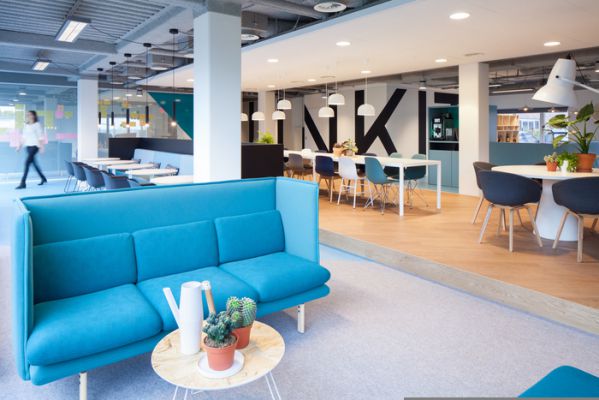 藍(lán)色簡(jiǎn)約風(fēng)格的辦公室設(shè)計(jì)