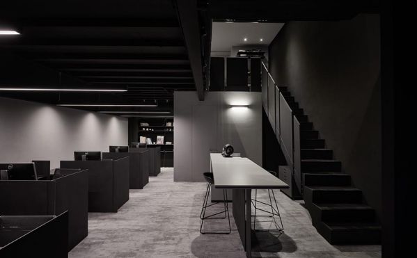 創(chuàng)意辦公室設(shè)計裝修中的黑色風格