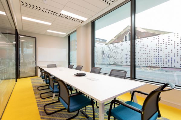 上海辦公室裝修選擇專業(yè)施工團隊很重要