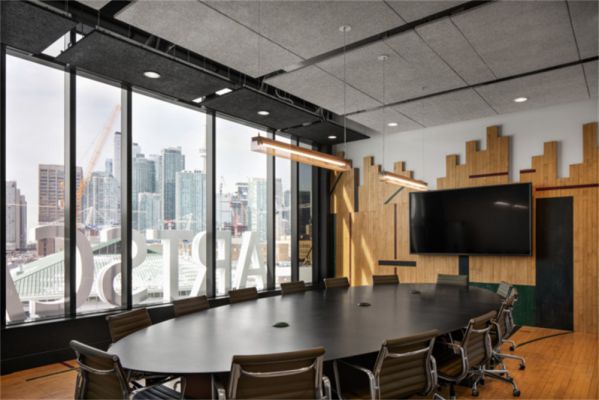 聯合辦公室設計改造的多功能技術空間