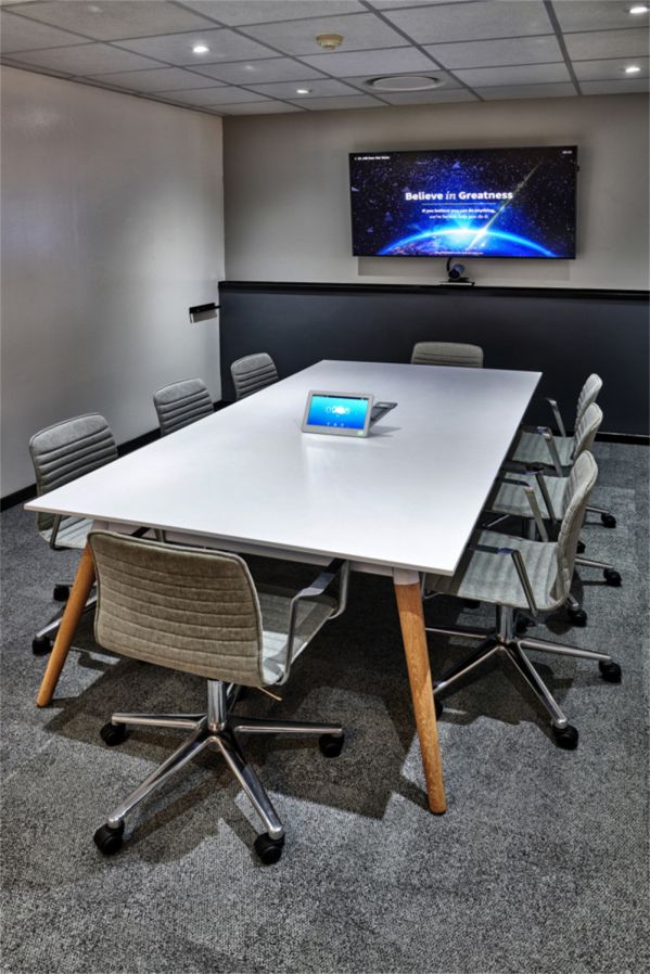 多功能辦公室設計打造的雙層辦公室